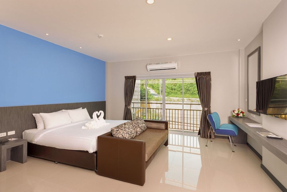 FX Hotel Pattaya Premier Triple Room 7