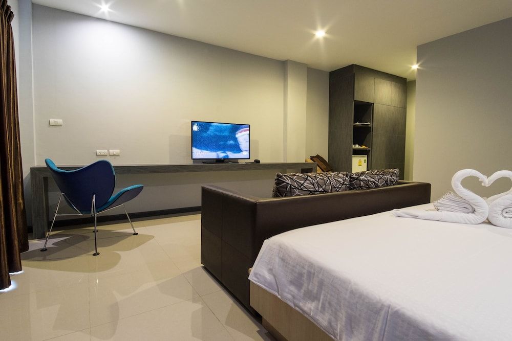 FX Hotel Pattaya Premier Triple Room 11