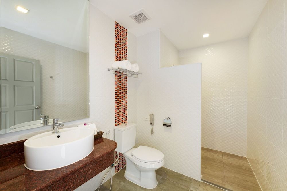 FX Hotel Pattaya Premier Triple Room 10