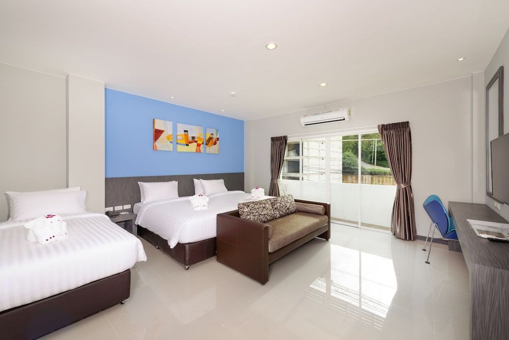 FX Hotel Pattaya Premier Triple Room 8