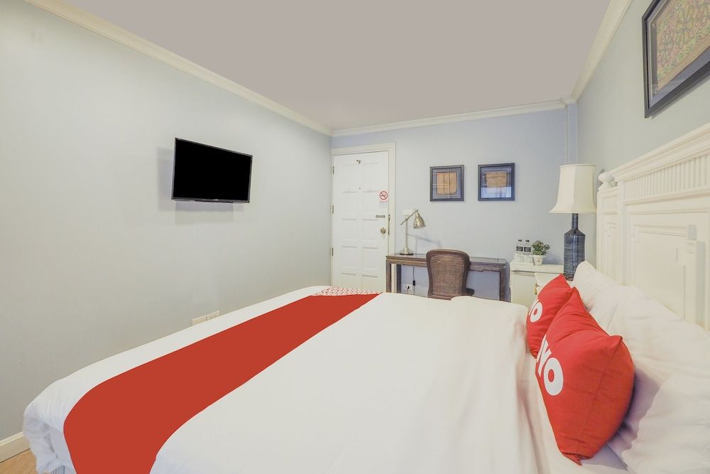 OYO 899 Villa De Hun Deluxe Double Room 4