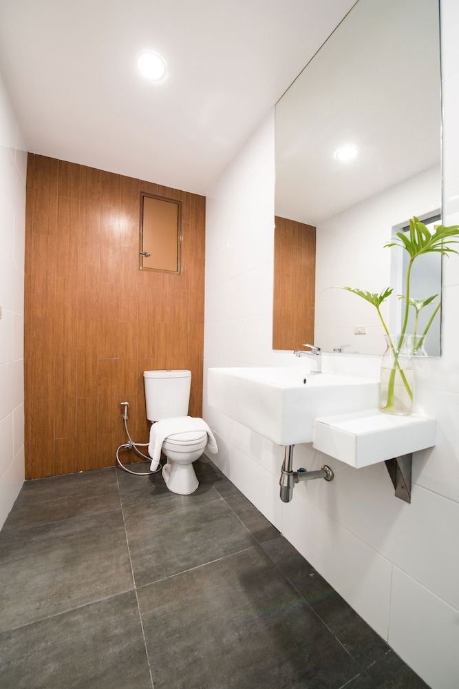 Shade House - Bitec Bangna Superior Double Room 4