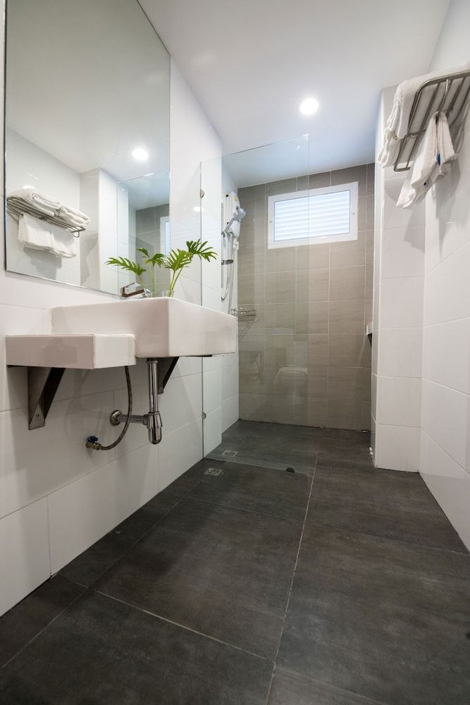 Shade House - Bitec Bangna Superior Double Room 5