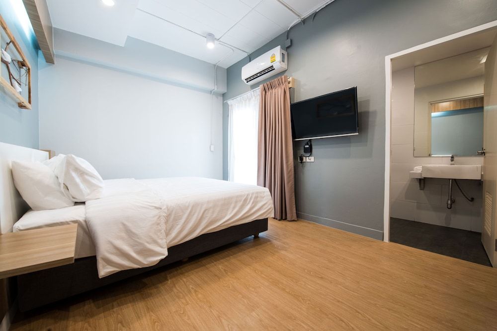 Shade House - Bitec Bangna Superior Double Room