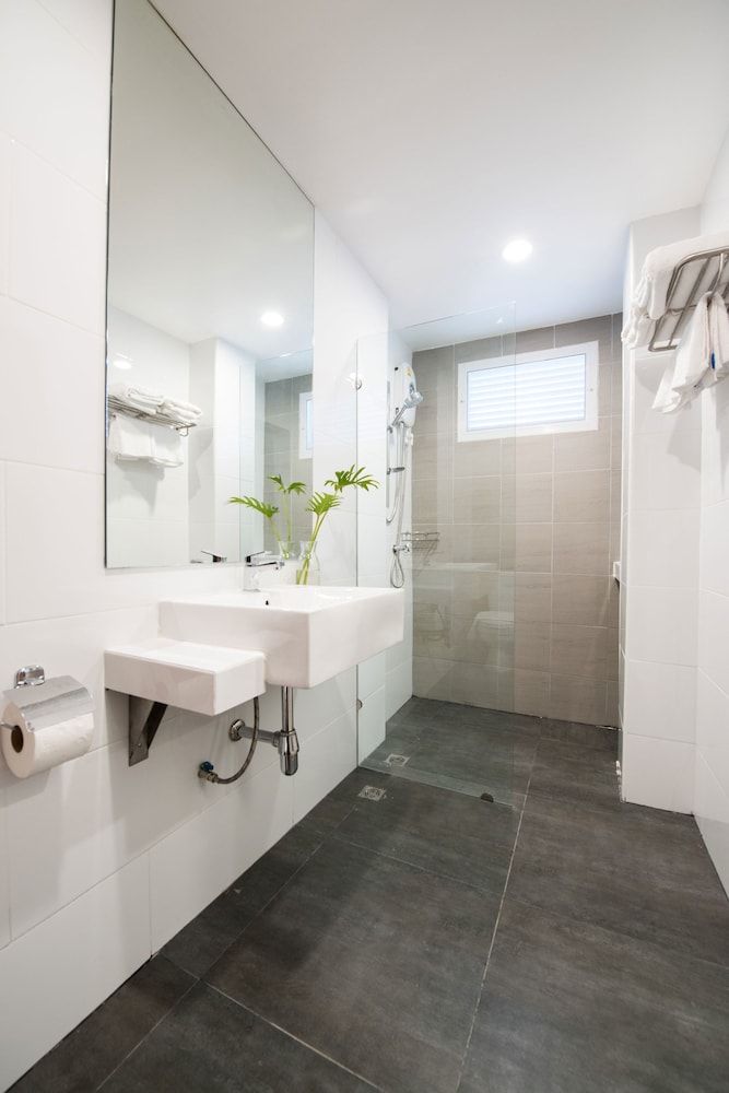 Shade House - Bitec Bangna Superior Double Room 6