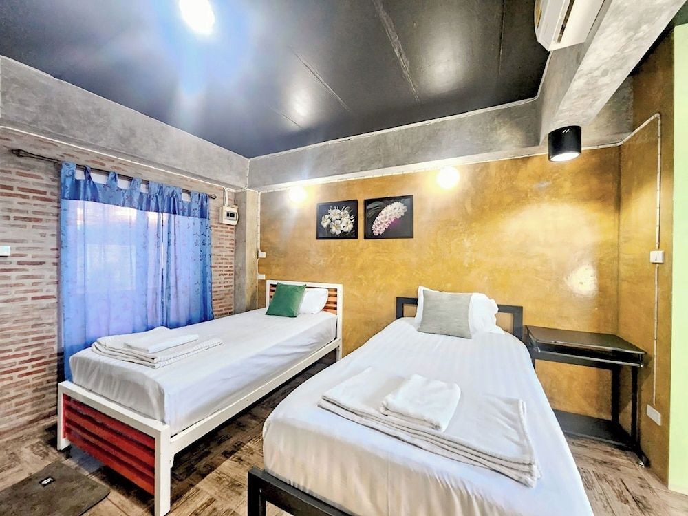 ORA HOUSE Twin Room 3