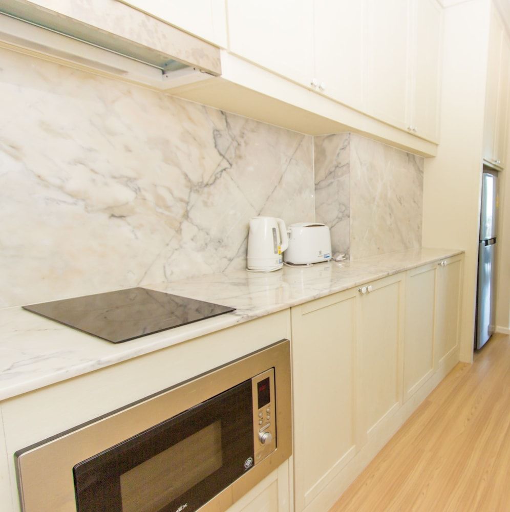 Dlux Condominium Standard Queen Room 7