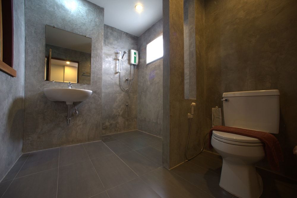 J2 Hotel Twin Room 3