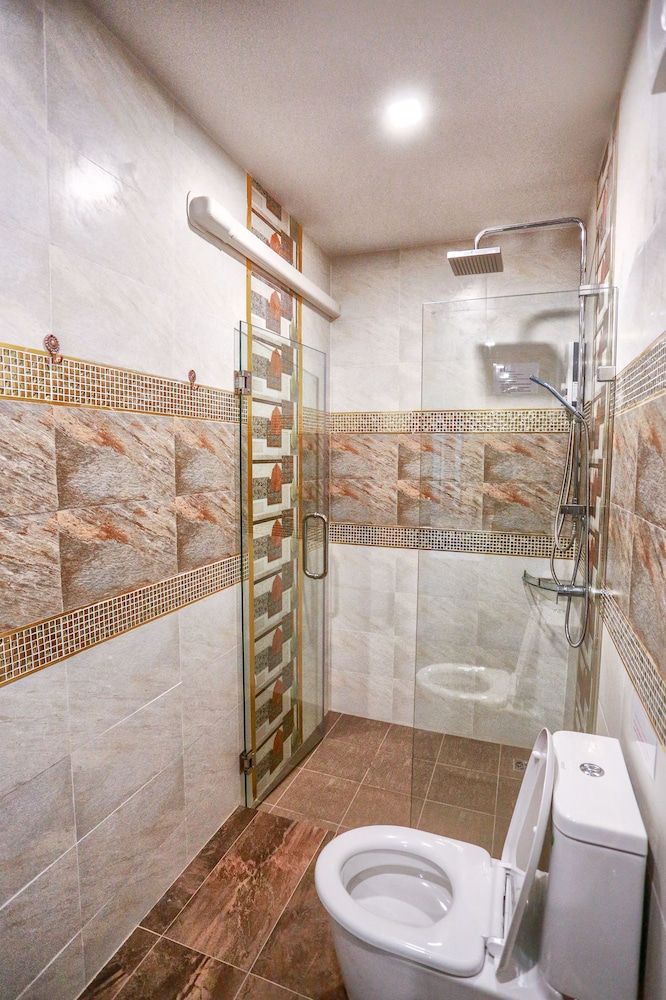 Sang Aroon Bungalow Superior Room 8