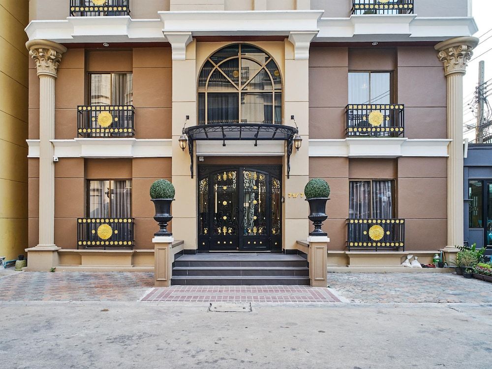 undefined The Star of Sathorn 4