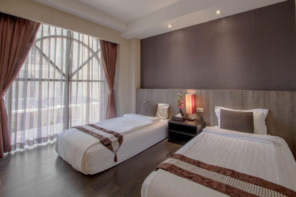 undefined The Star of Sathorn 9