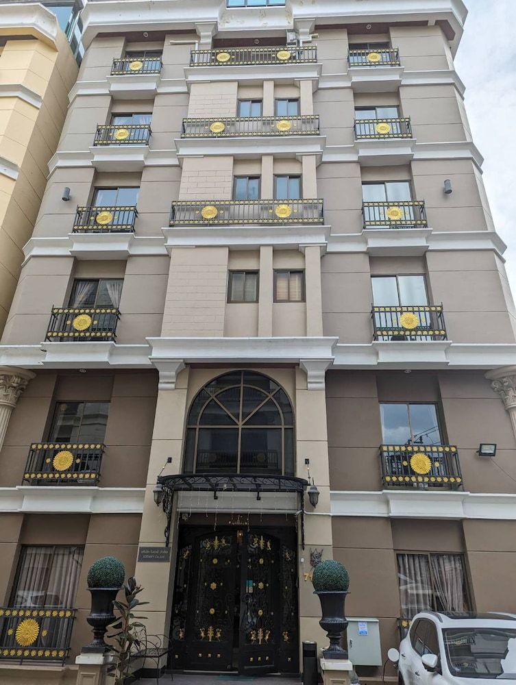 undefined The Star of Sathorn