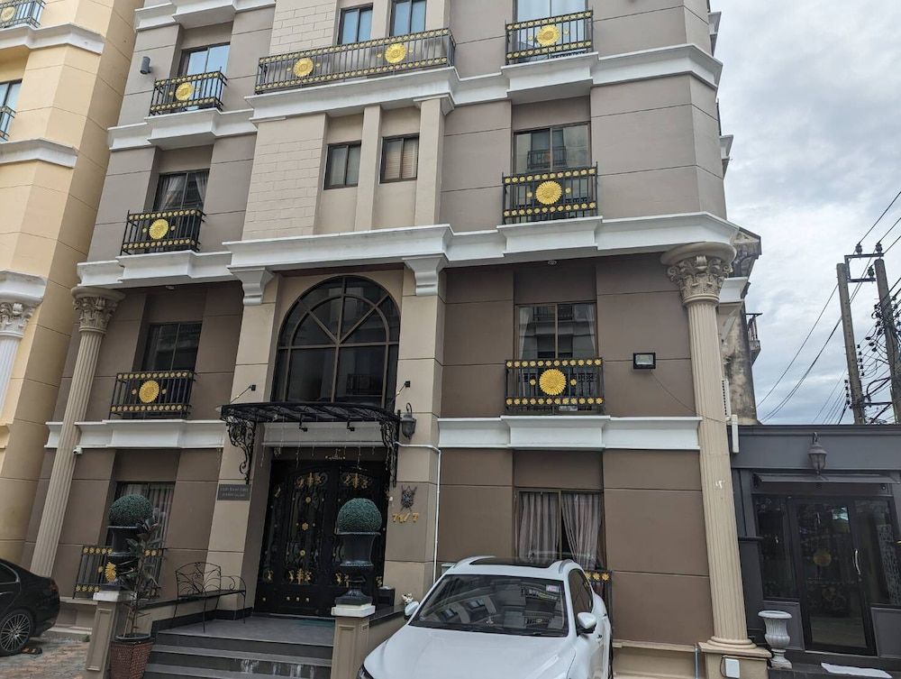 undefined The Star of Sathorn 8