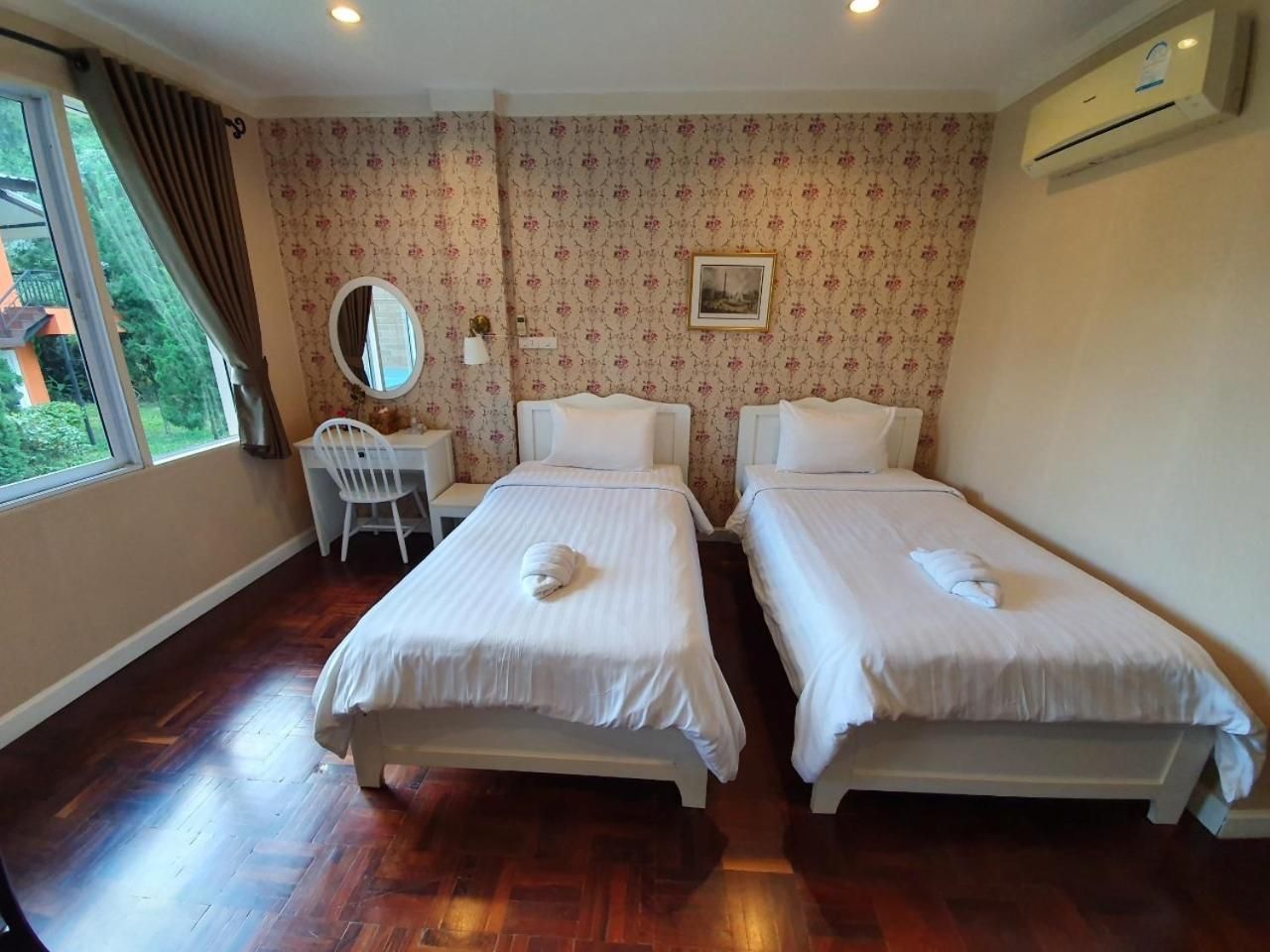 Honey Twin Room