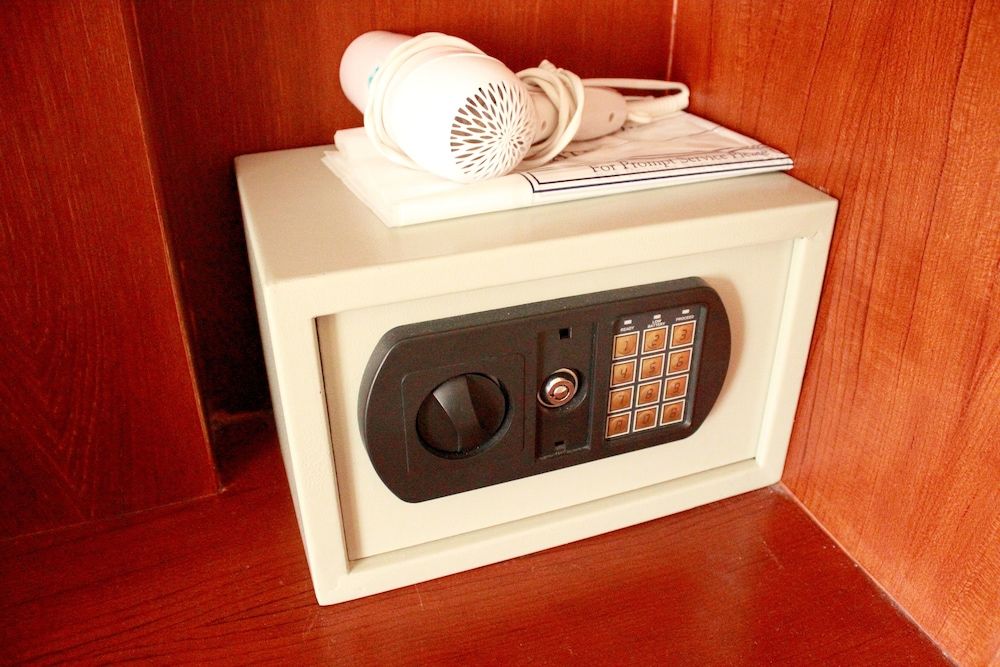 Tropical Sunset Hotel Patong Superior King Room 8