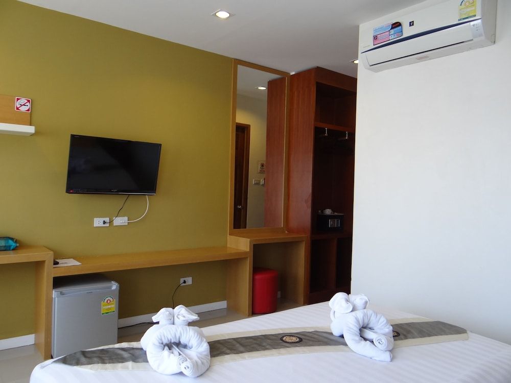 Tropical Sunset Hotel Patong Deluxe King Room with Balcony 11