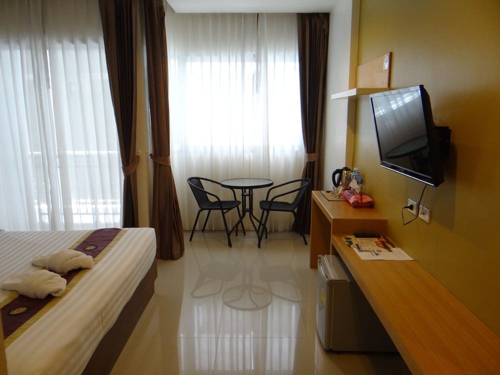 Tropical Sunset Hotel Patong Superior King Room 5