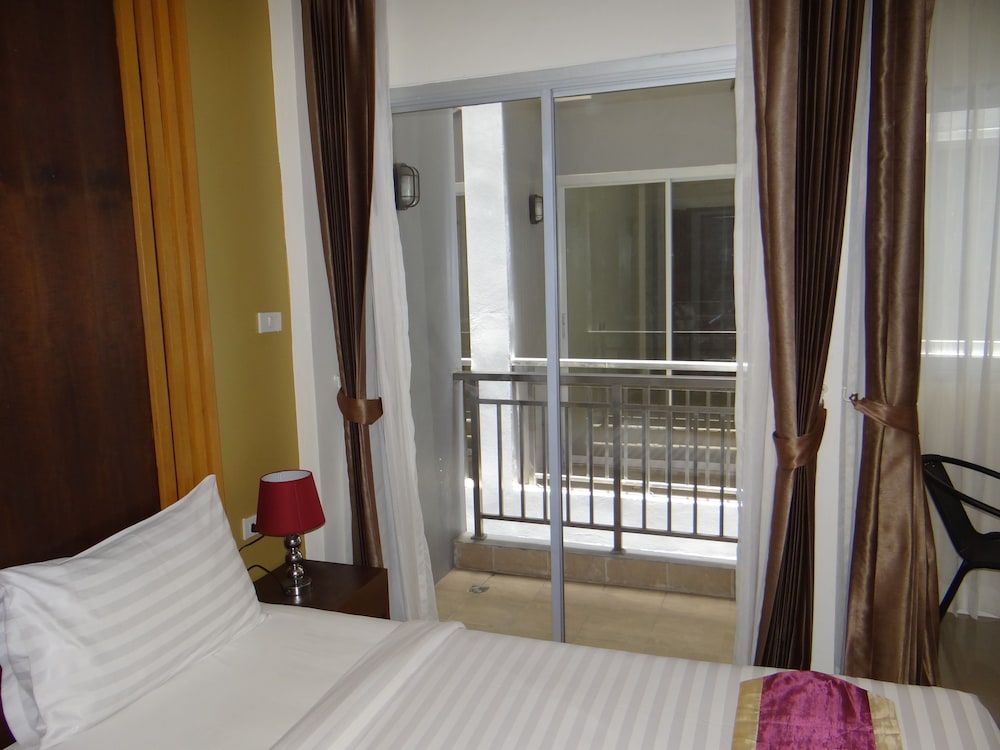 Tropical Sunset Hotel Patong Superior King Room 4