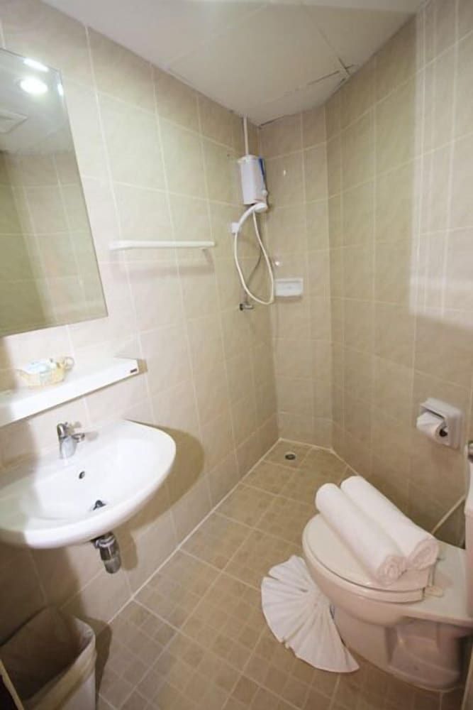 Blissotel Ratchada Standard Room 12