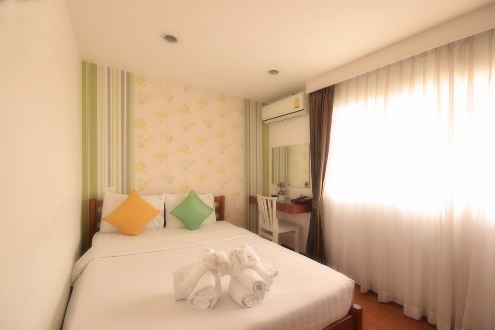 Blissotel Ratchada Standard Room 2