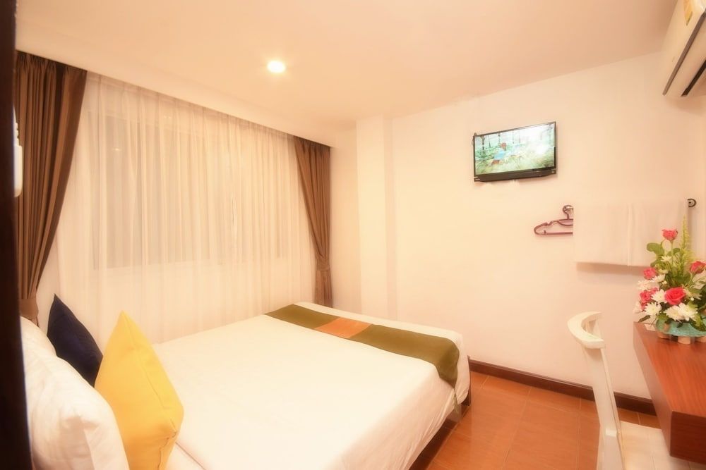 Blissotel Ratchada Standard Room 5