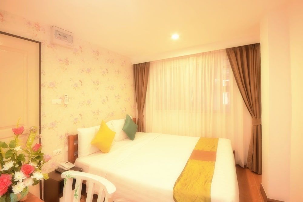 Blissotel Ratchada Standard Room 9