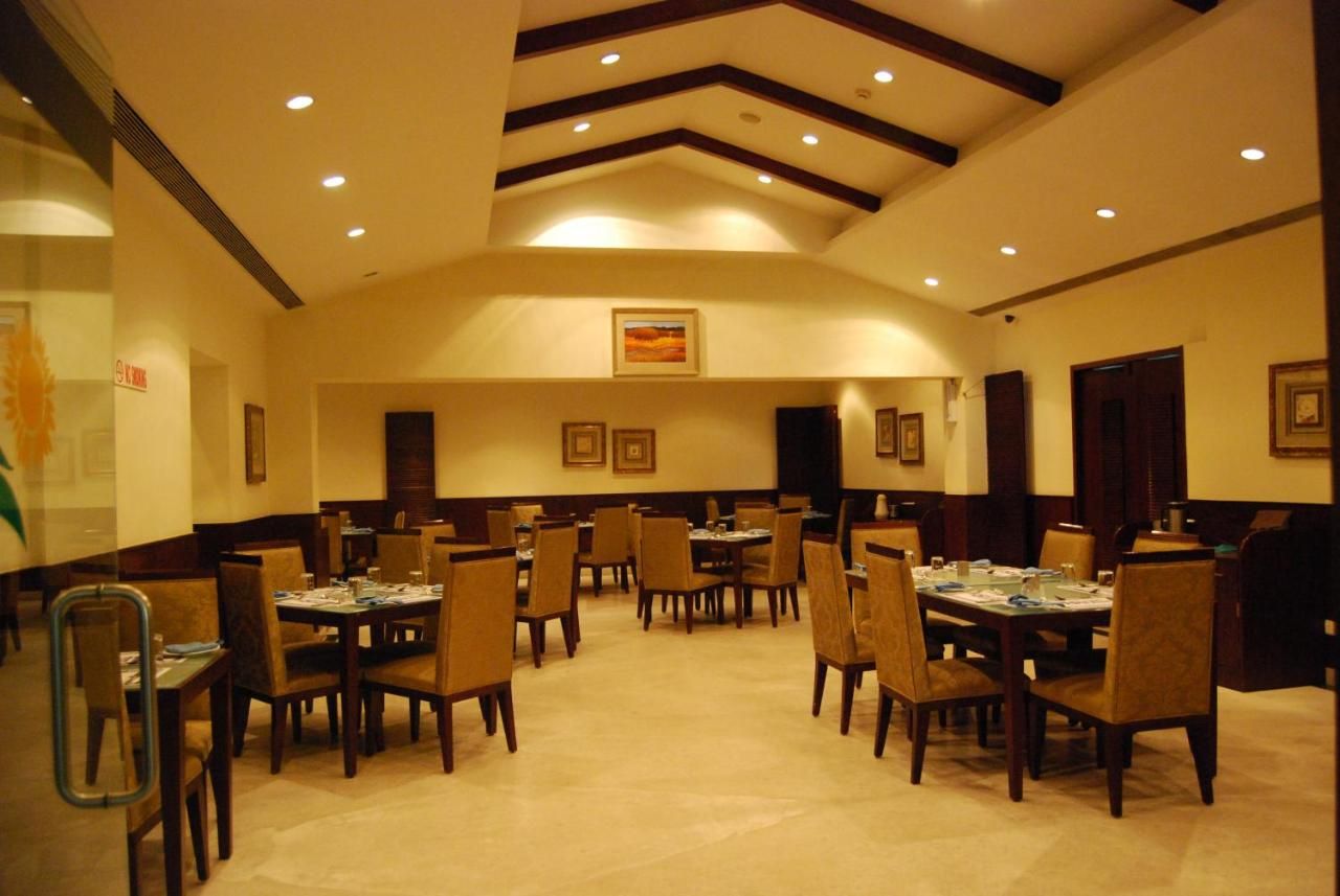 Food & Dining