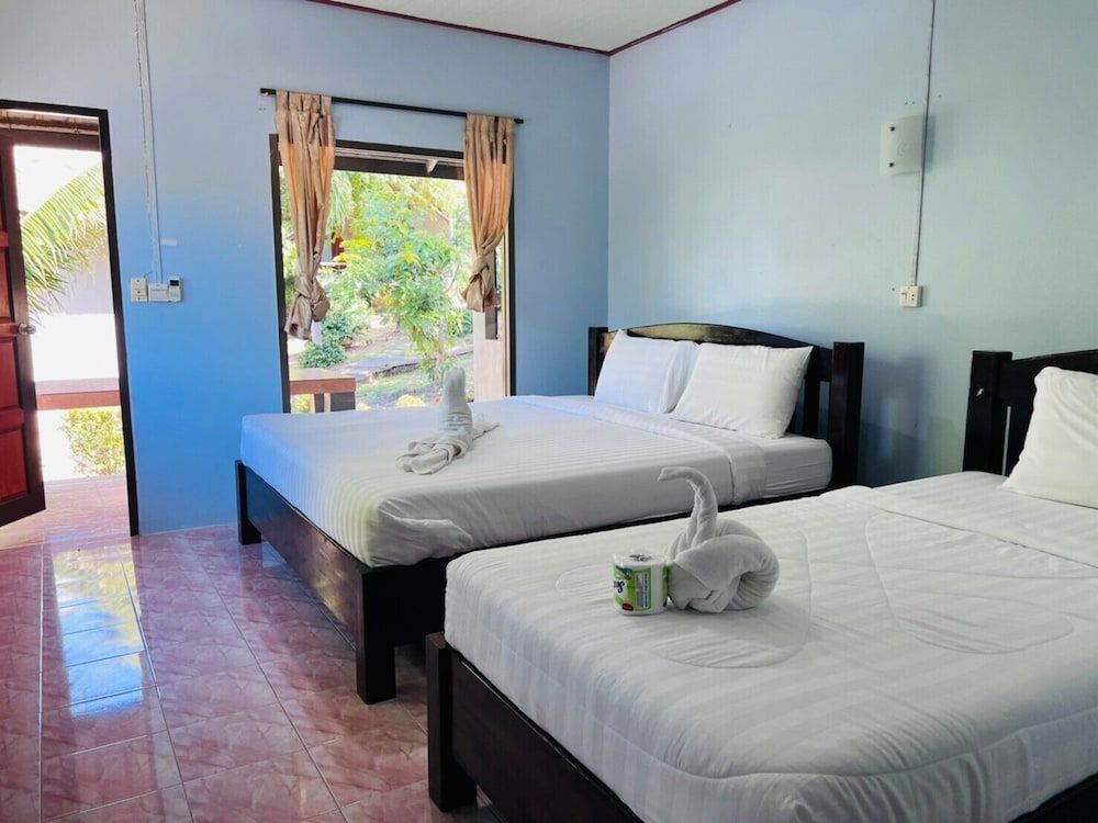 Phupha Bungalow Standard Bungalow Triple room 4