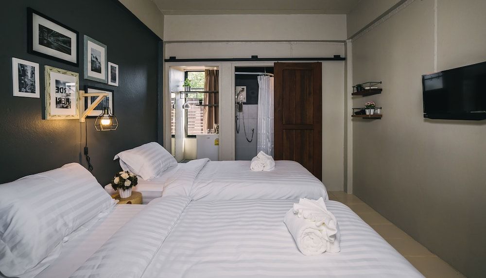 Cozy Inn Chiang Mai Standard Double Room, Non Smoking 2