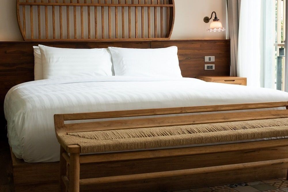 undefined Tints of Blue Hotel 7