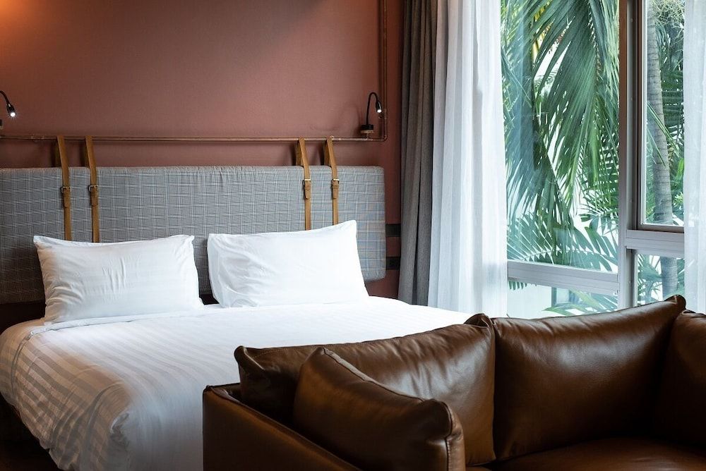 undefined Tints of Blue Hotel 4