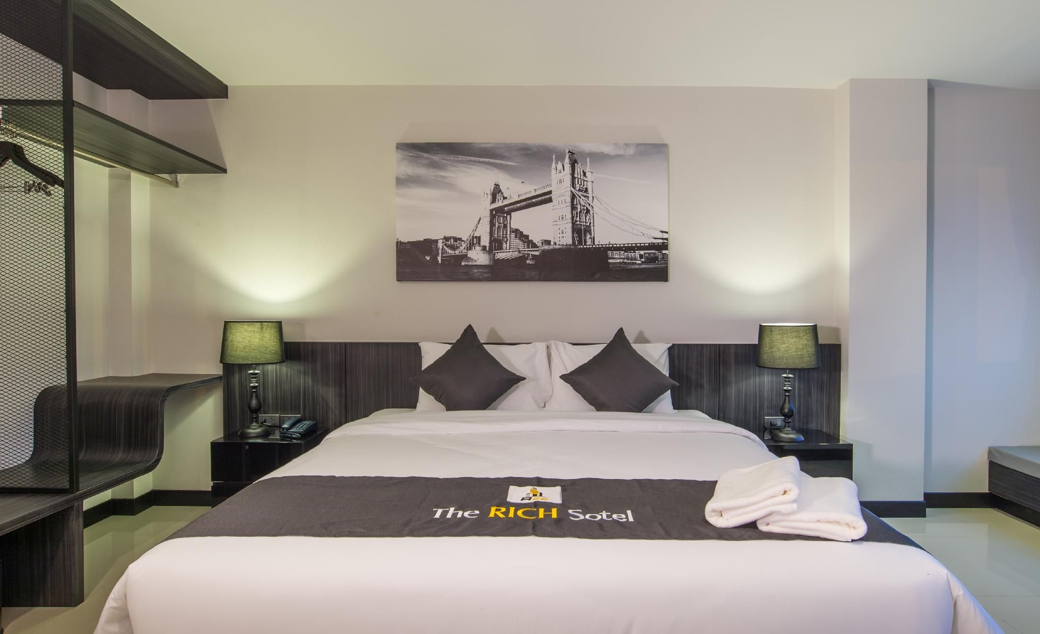 undefined The Rich Sotel 4