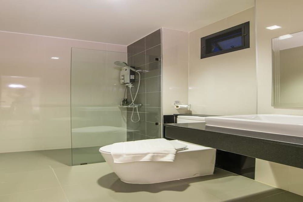 undefined The Rich Sotel 2