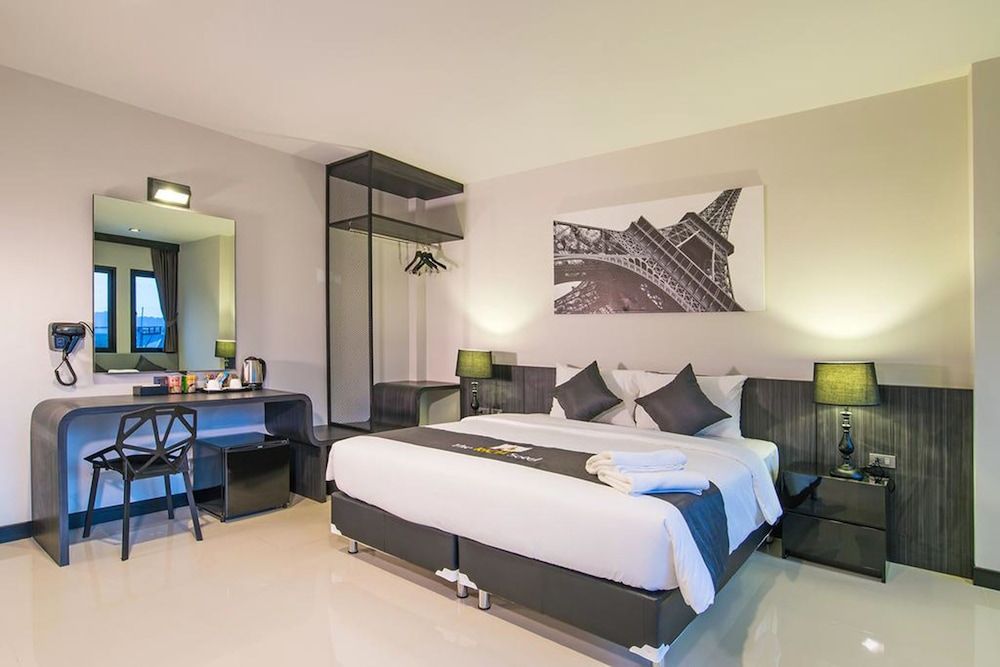 undefined The Rich Sotel 3