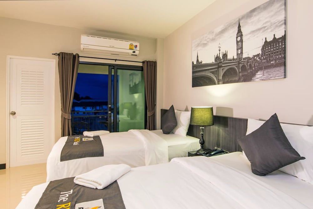 undefined The Rich Sotel 8