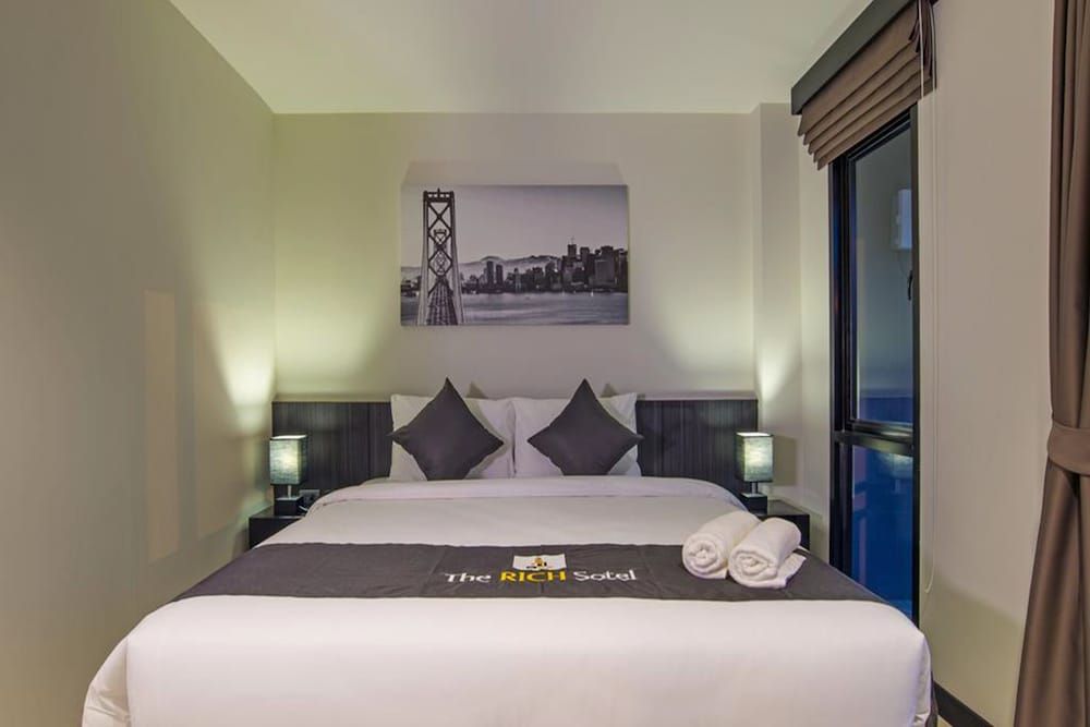 undefined The Rich Sotel 10