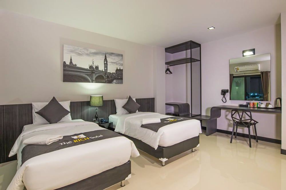 undefined The Rich Sotel 9