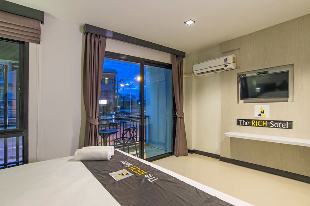 The Rich Sotel Standard Double Room 6