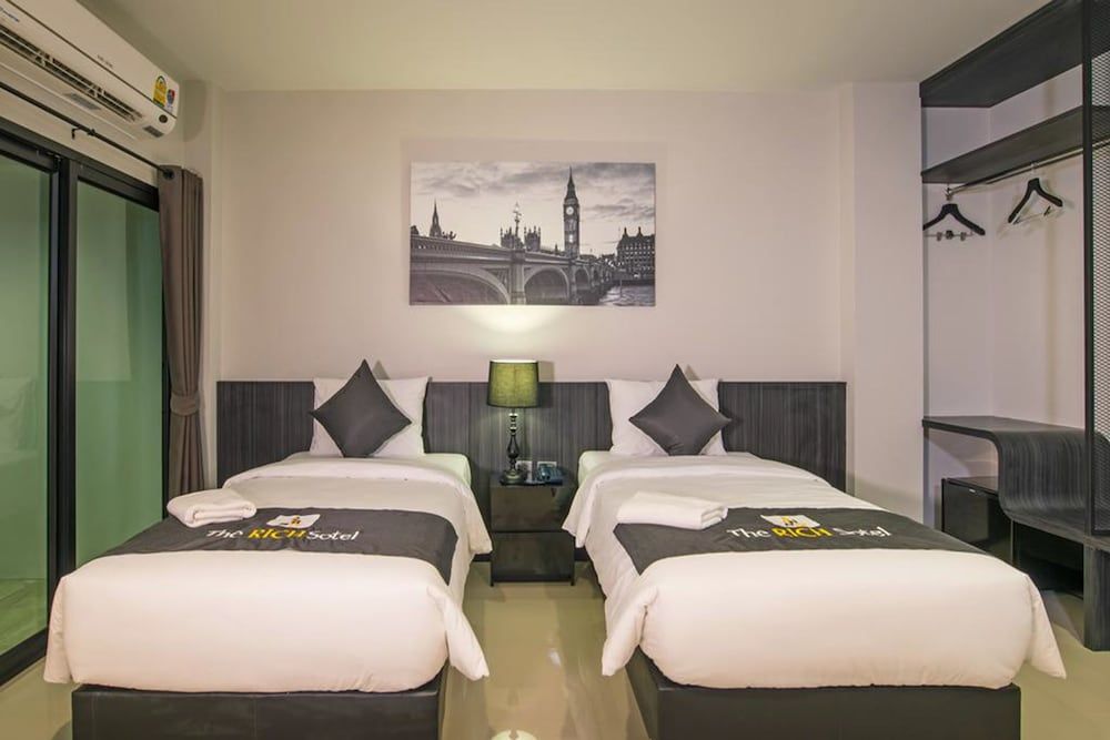 undefined The Rich Sotel 8