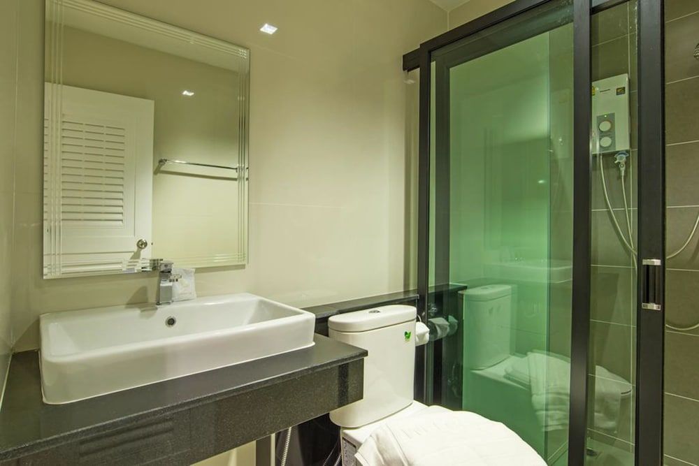 The Rich Sotel Standard Double Room 8