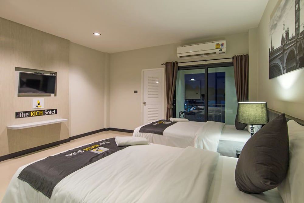 undefined The Rich Sotel 6