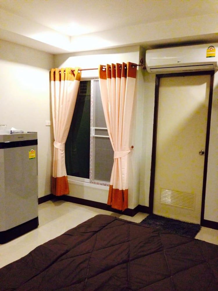 undefined Room Riverside 7