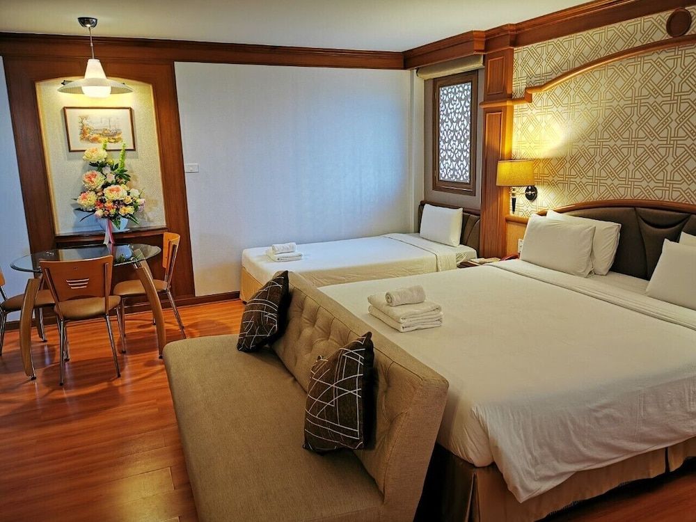 Sakol Hotel Family Room, 1 Bedroom 6