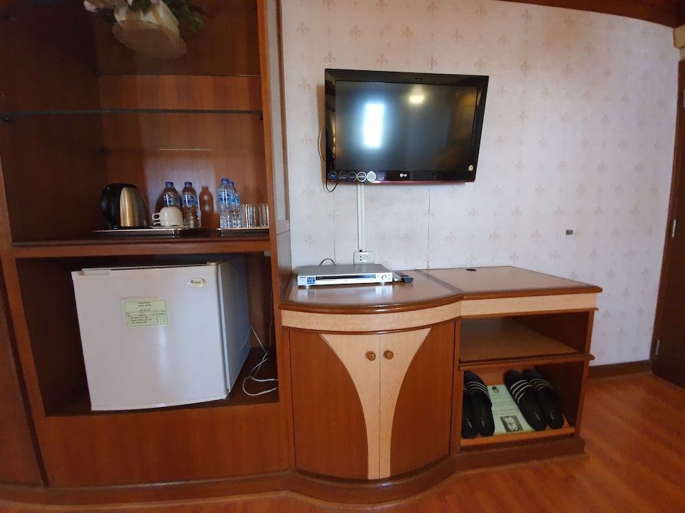 Sakol Hotel Family Room, 1 Bedroom 11