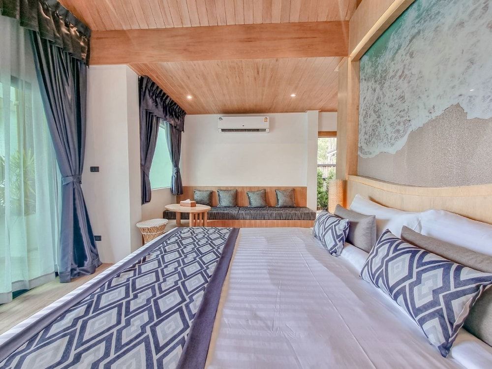 Junior Suite, Pool View