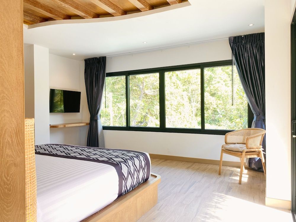 Junior Suite, Pool View