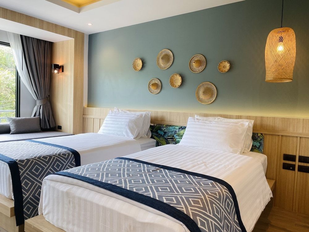 Deluxe Room, Pool View