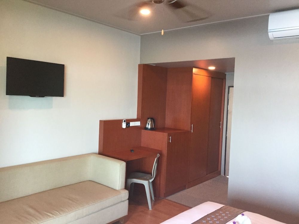 Khong Chiam Orchid Riverside Resort Deluxe Triple Room, River Side 19