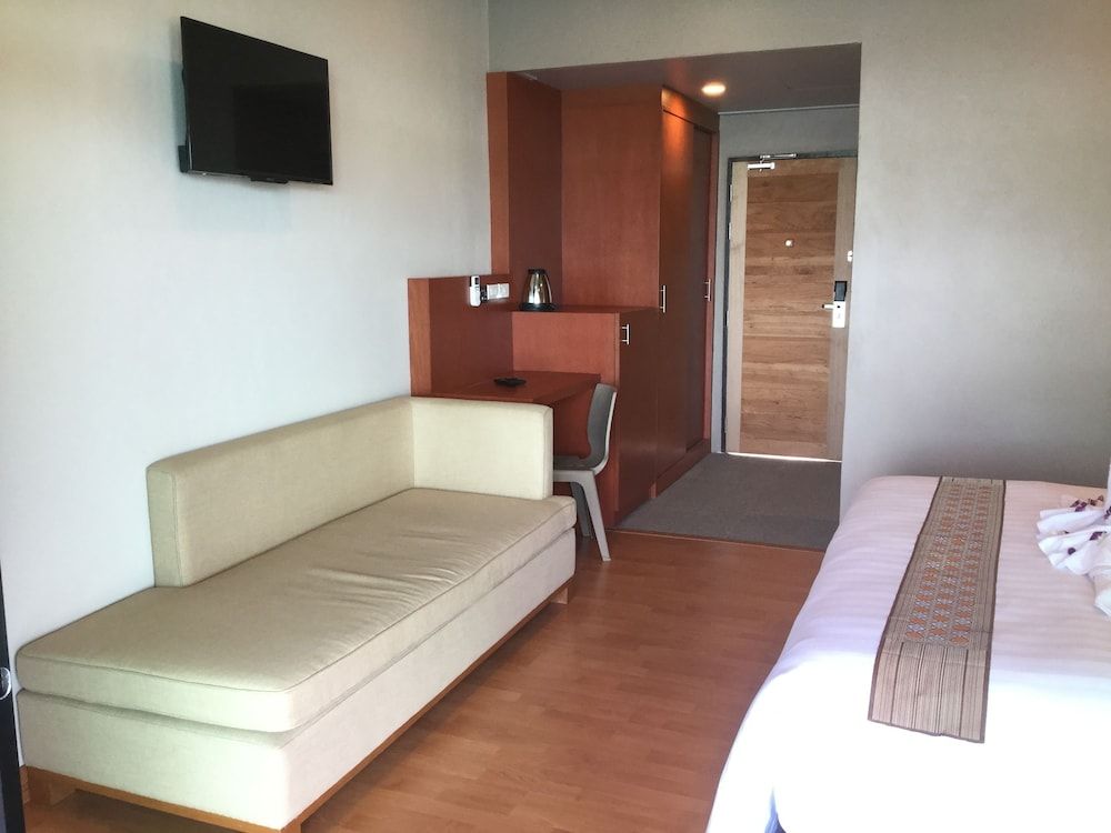 Khong Chiam Orchid Riverside Resort Deluxe Triple Room, River Side 3