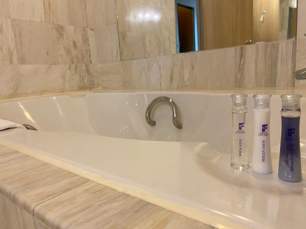 Fortune Hotel Korat Suite with City View 5